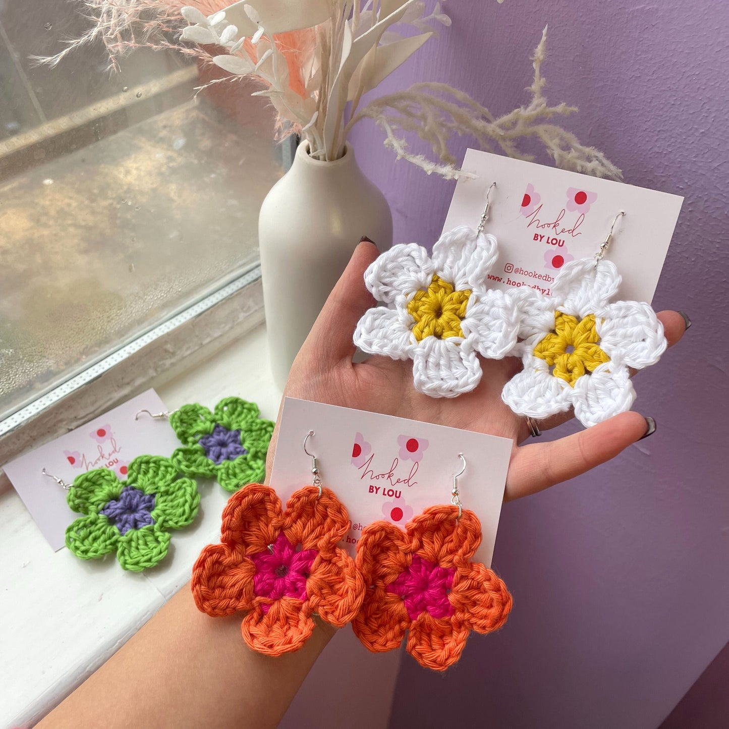 Daisy Flower Earrings - White and Yellow