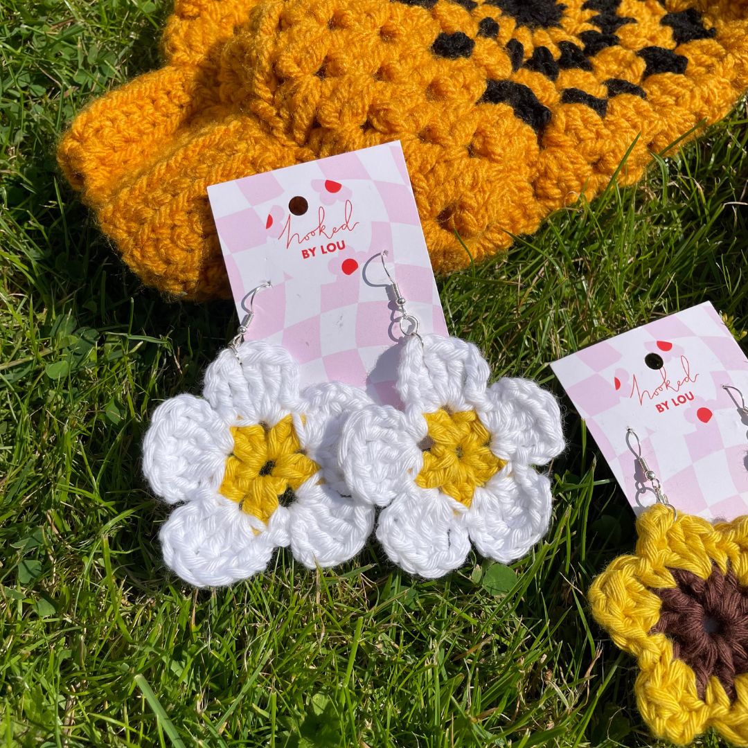 Daisy Flower Earrings - White and Yellow